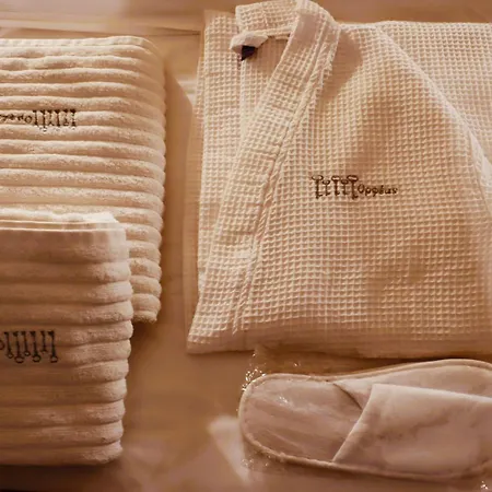 Orfeas Home/detached House 74m2,parking&yard * וולוס