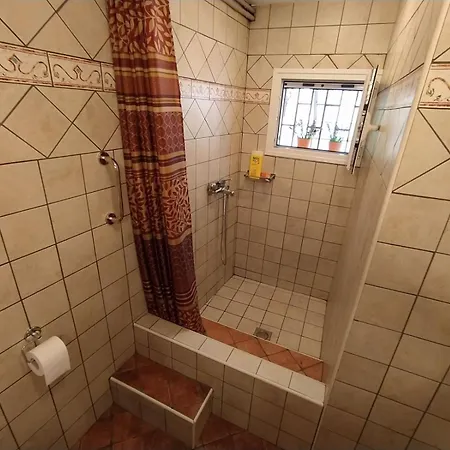 Orfeas Home/detached House 74m2,parking&yard * וולוס