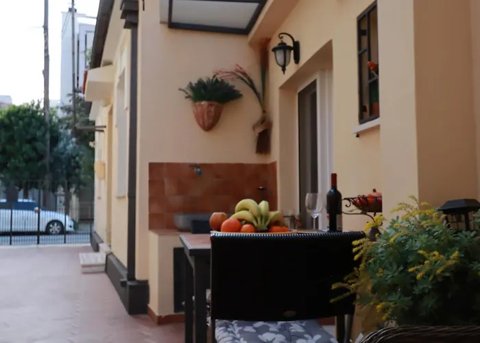 Orfeas Home/detached House 74m2,parking&yard Vakantiehuis