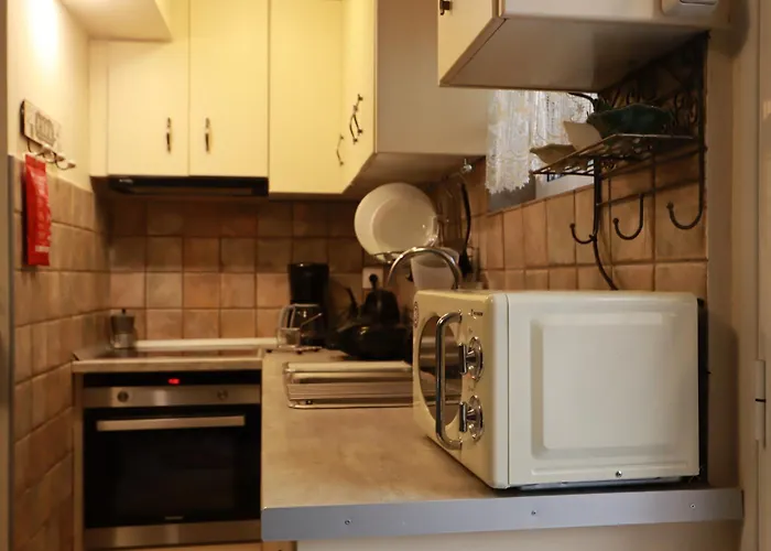 Orfeas Home/detached House 74m2,parking&yard Vakantiehuis *