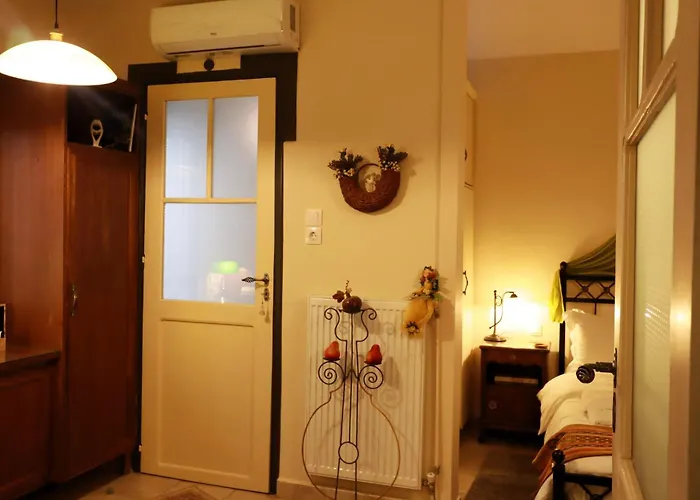 Orfeas Home/detached House 74m2,parking&yard Vakantiehuis