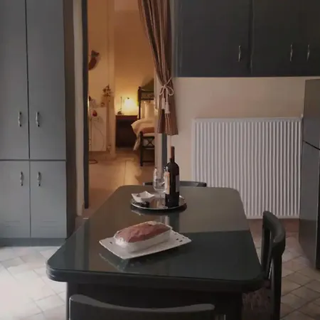 Orfeas Home/detached House 74m2,parking&yard Feriehus